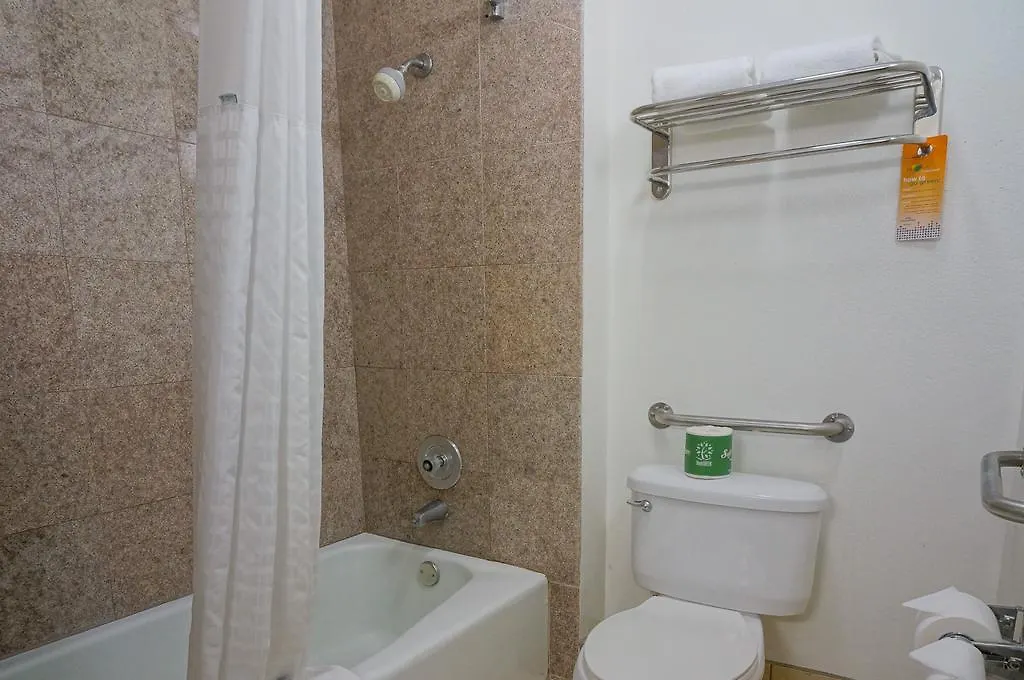 Howard Johnson By Wyndham Circle Hotel
