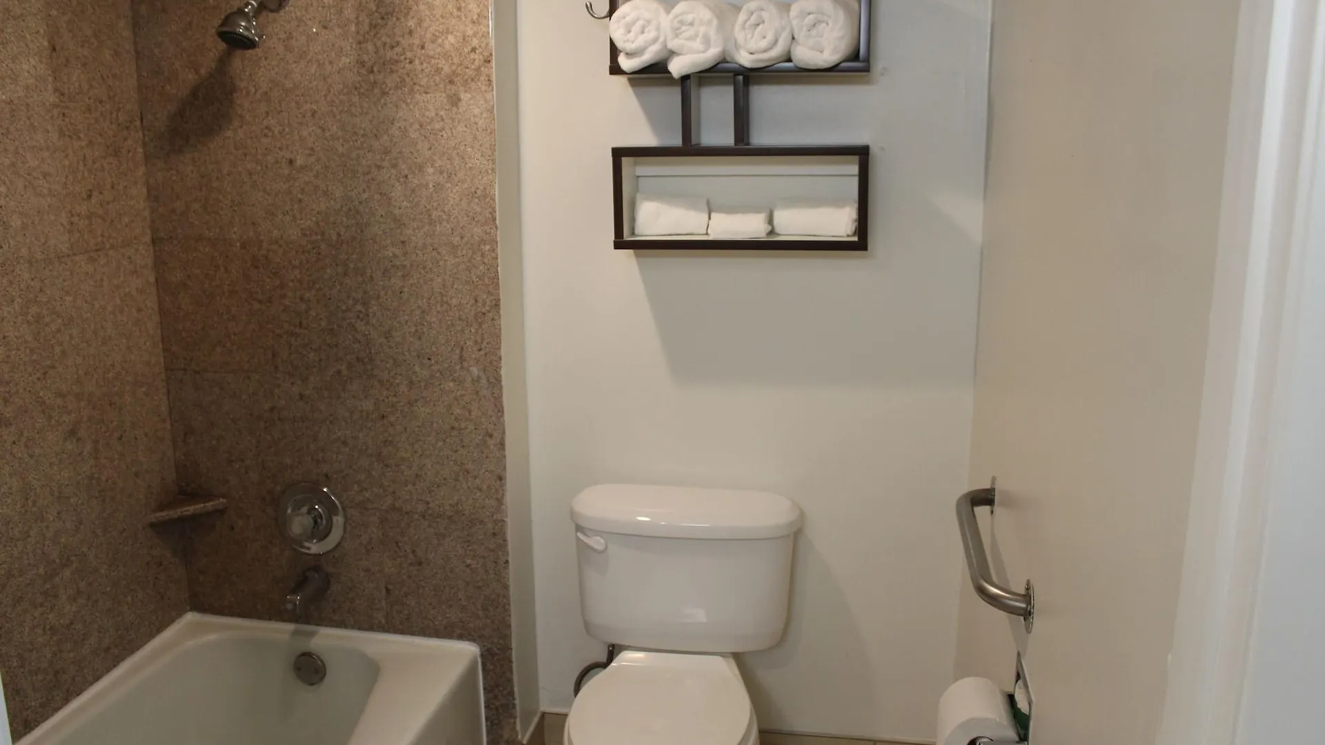 Howard Johnson By Wyndham Circle 3* San Diego