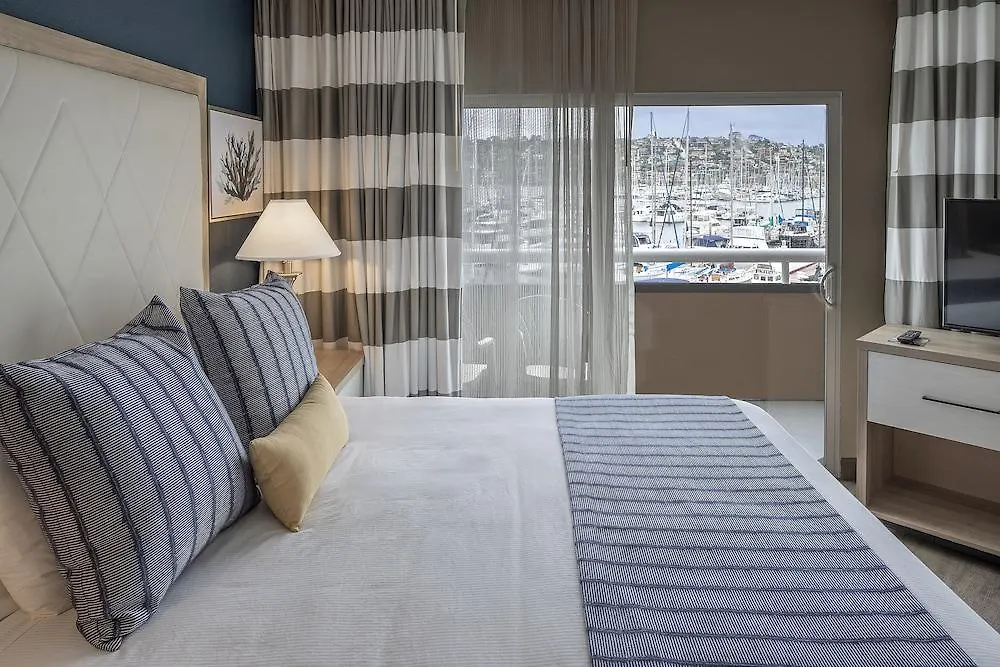 Bay Club And Marina Hotel