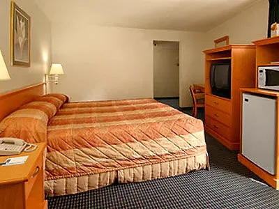 Howard Johnson By Wyndham Circle Hotel 3*