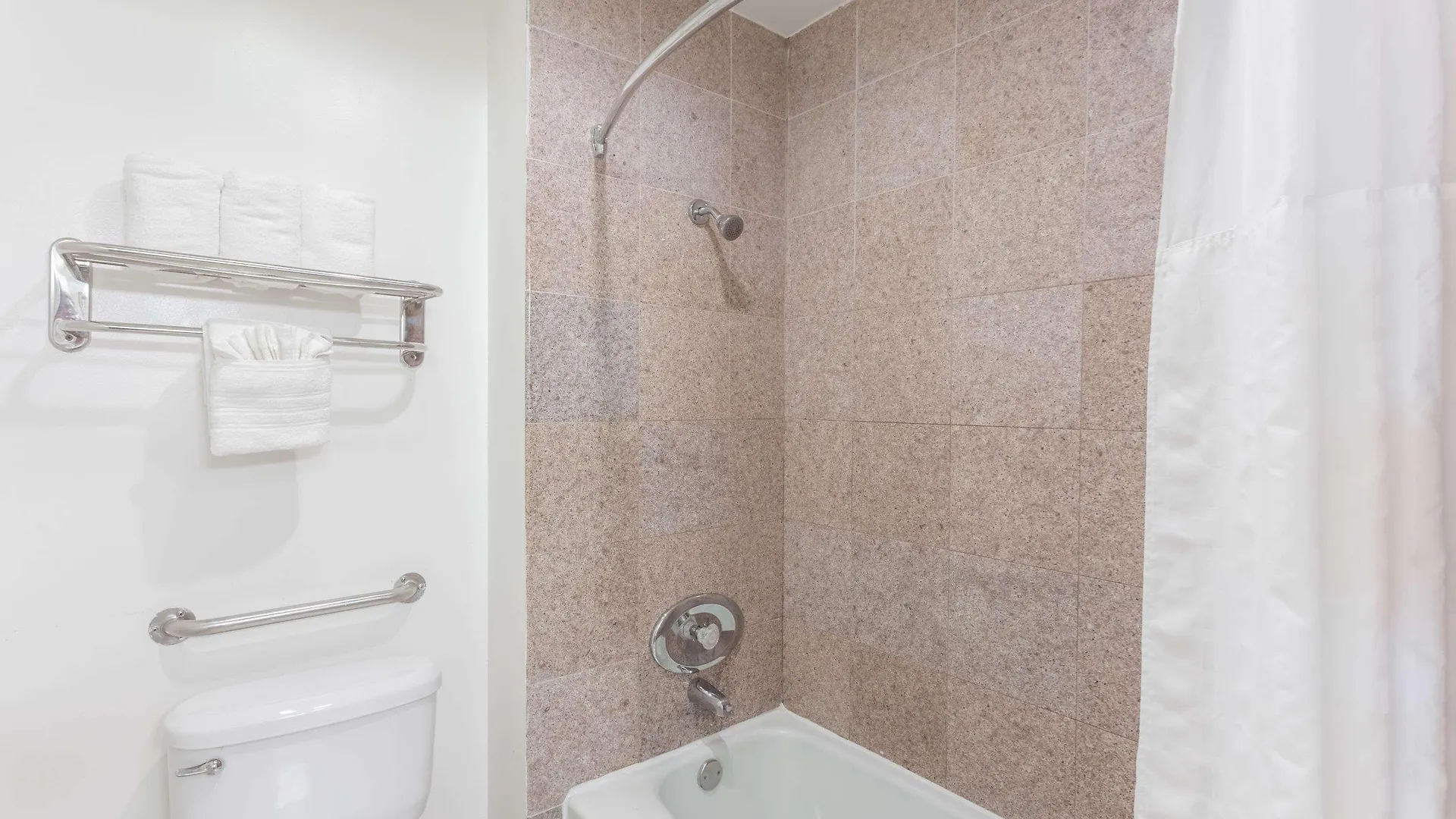 Howard Johnson By Wyndham Circle 3* San Diego