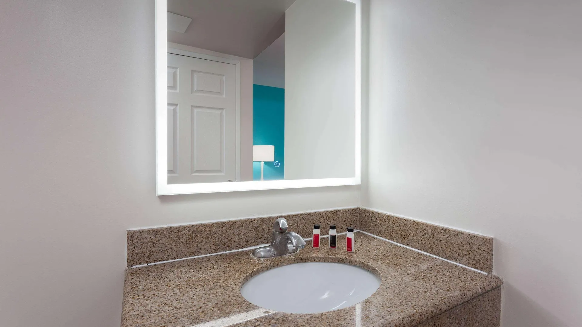 Hotel Howard Johnson By Wyndham Circle San Diego