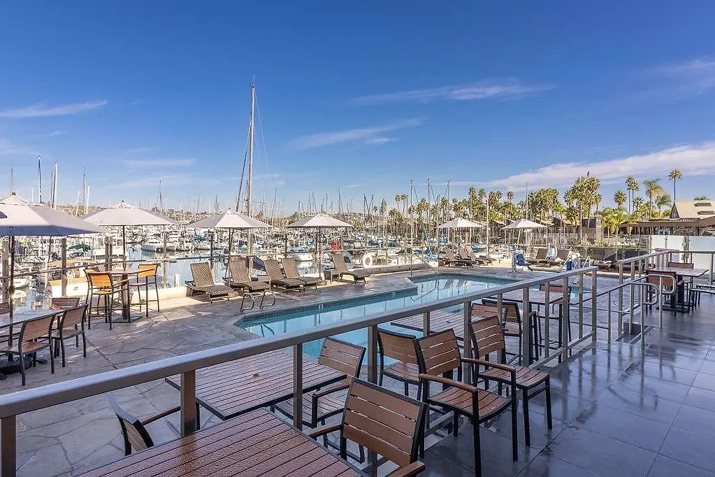Hotel Bay Club And Marina