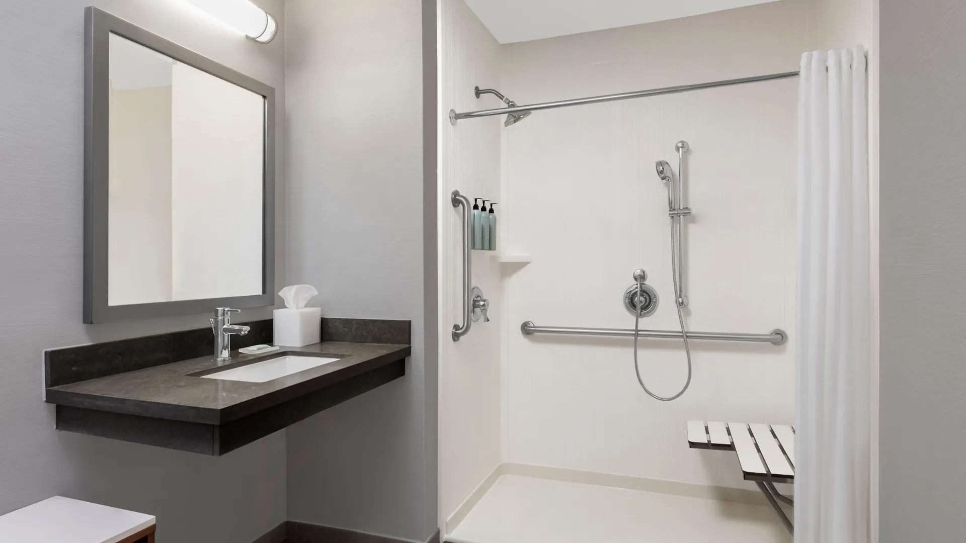 Hotel Courtyard By Marriott Miramar 3*