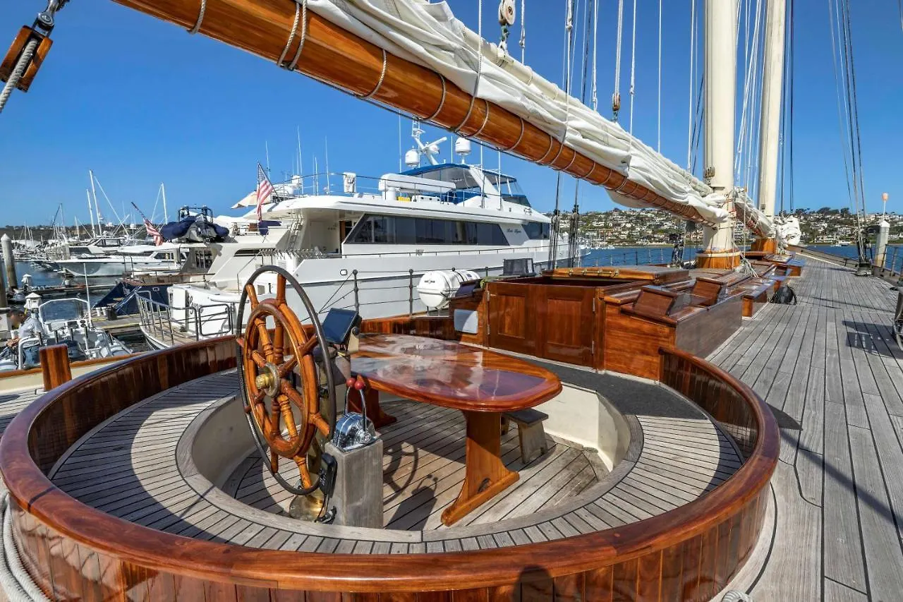 Hotel Western Island Palms & Marina 3*