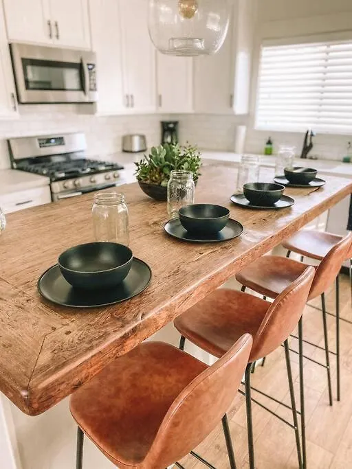 Holiday home Stunning Urban Minutes From Downtown *