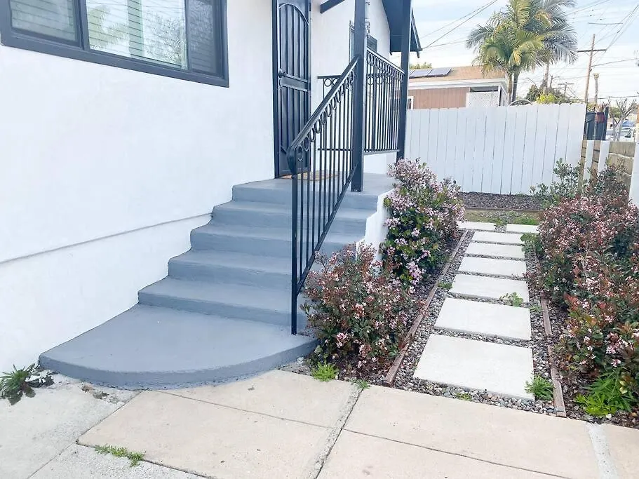 Stunning Urban Minutes From Downtown Holiday home *