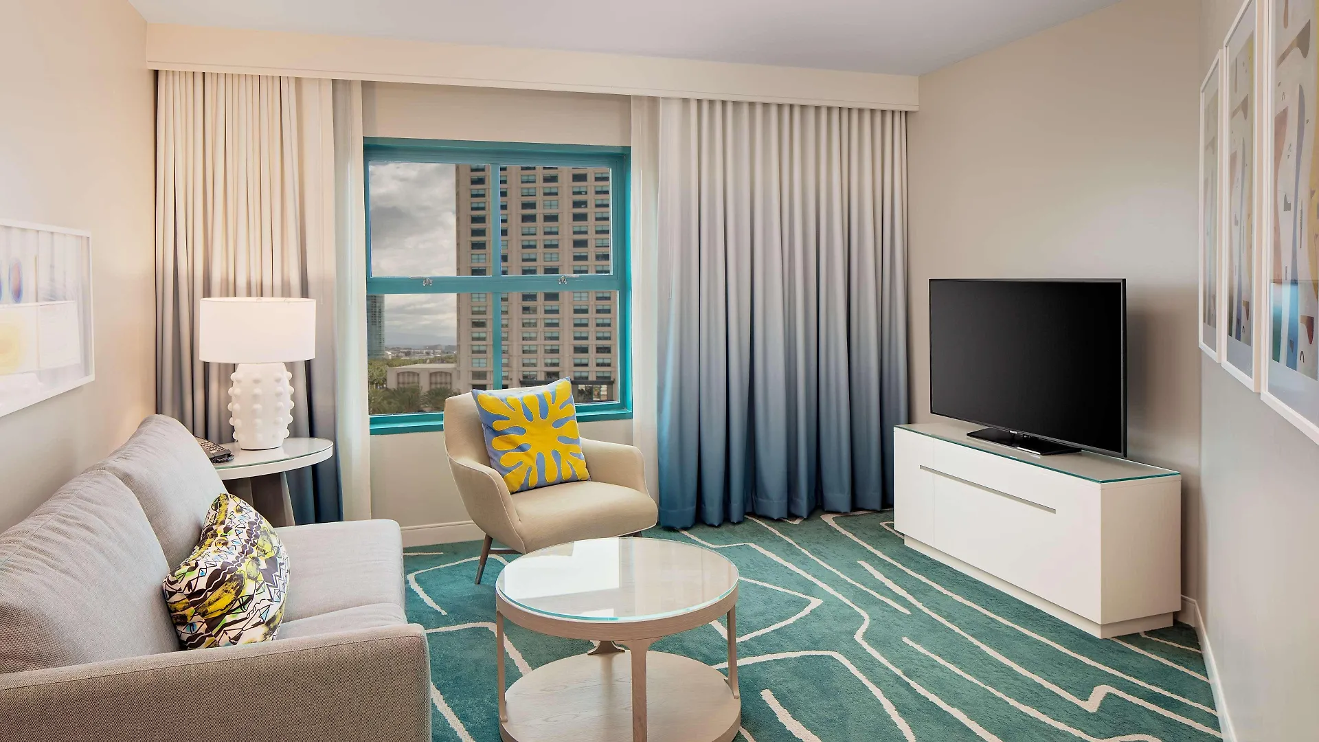 Hotel Embassy By Hilton Bay Downtown 3*