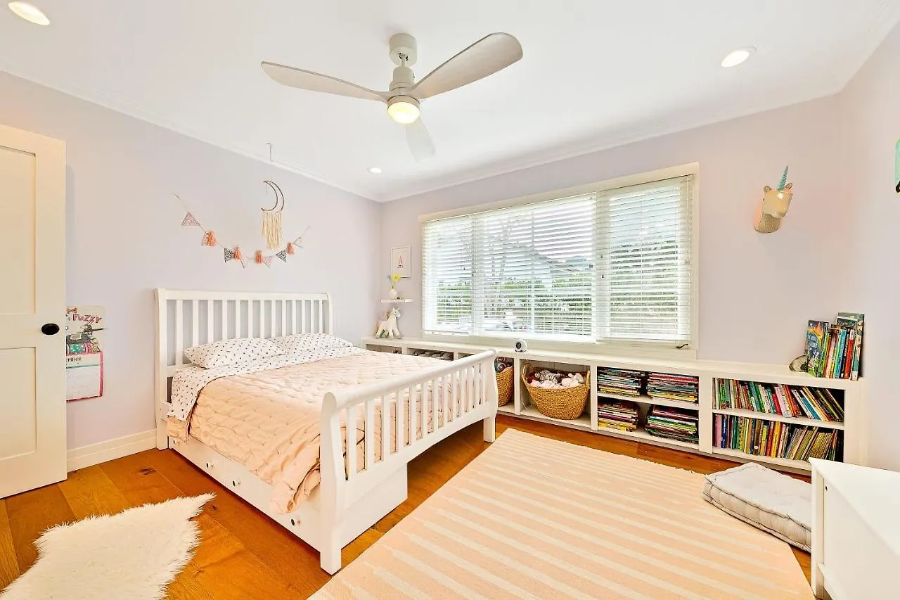Gorgeous Coastal Four-bedroom Steps From Windansea 度假居