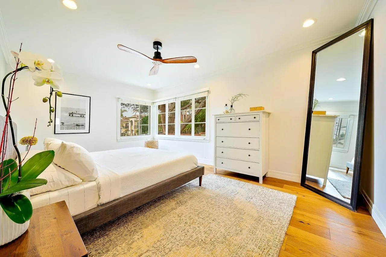 Gorgeous Coastal Four-bedroom Steps From Windansea 度假居