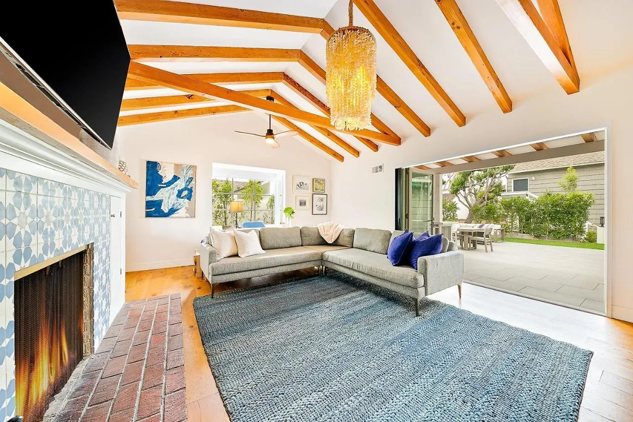 Gorgeous Coastal Four-bedroom Steps From Windansea 度假居