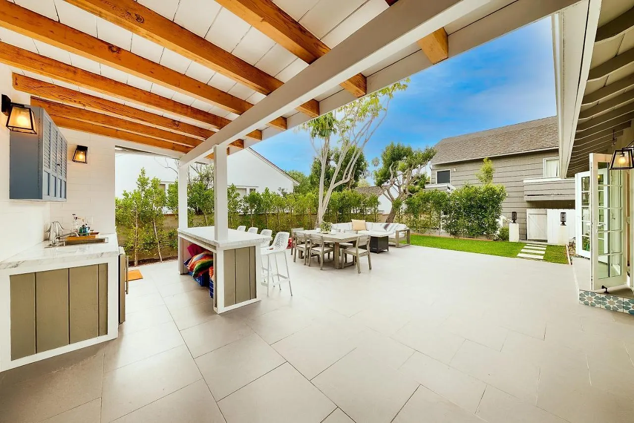 Gorgeous Coastal Four-bedroom Steps From Windansea