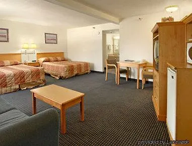 Hotel Howard Johnson By Wyndham Circle