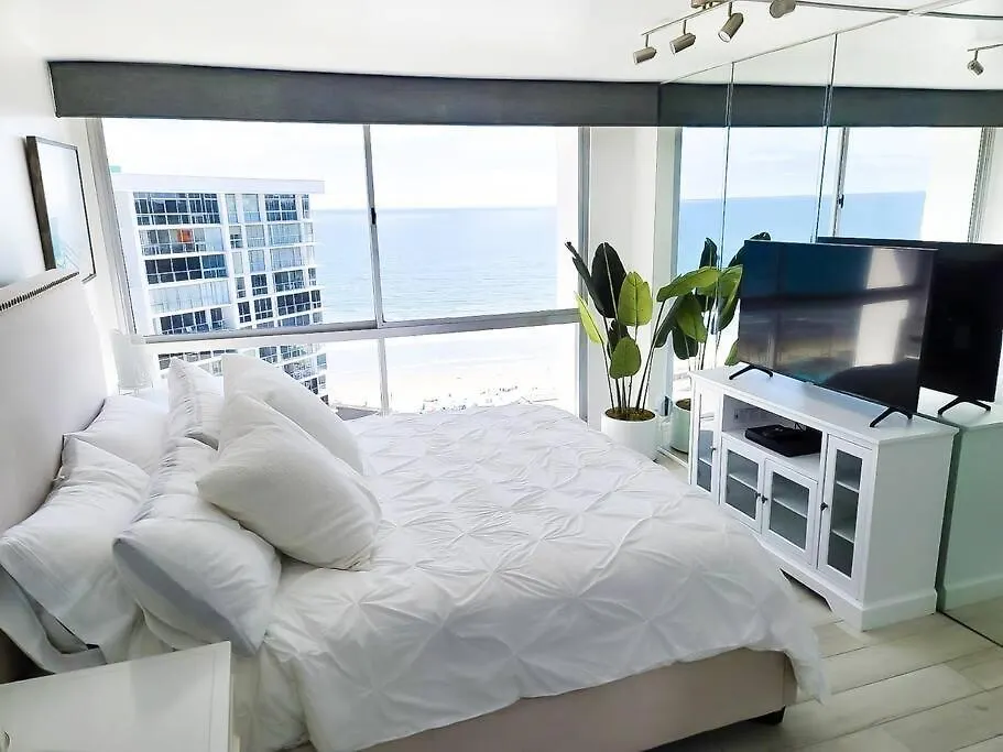 Luxury Beach-front High-rise Appartamento