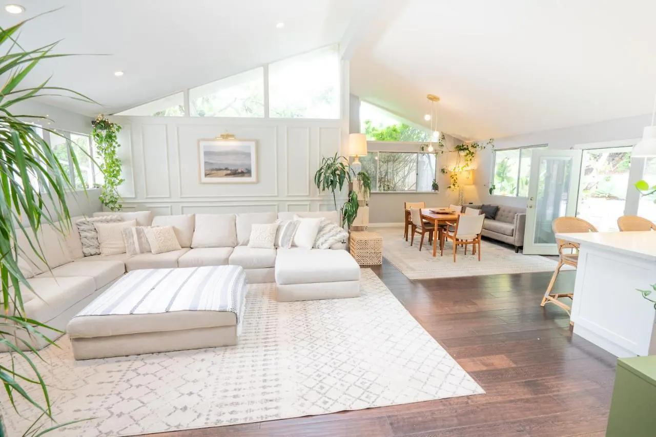 Large House With Jacuzzi, Backyard & Ping Pong