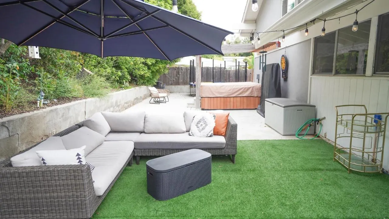 Large House With Jacuzzi, Backyard & Ping Pong *