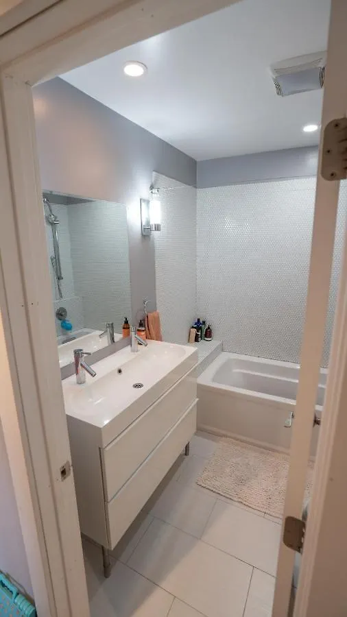 Large House With Jacuzzi, Backyard & Ping Pong San Diego