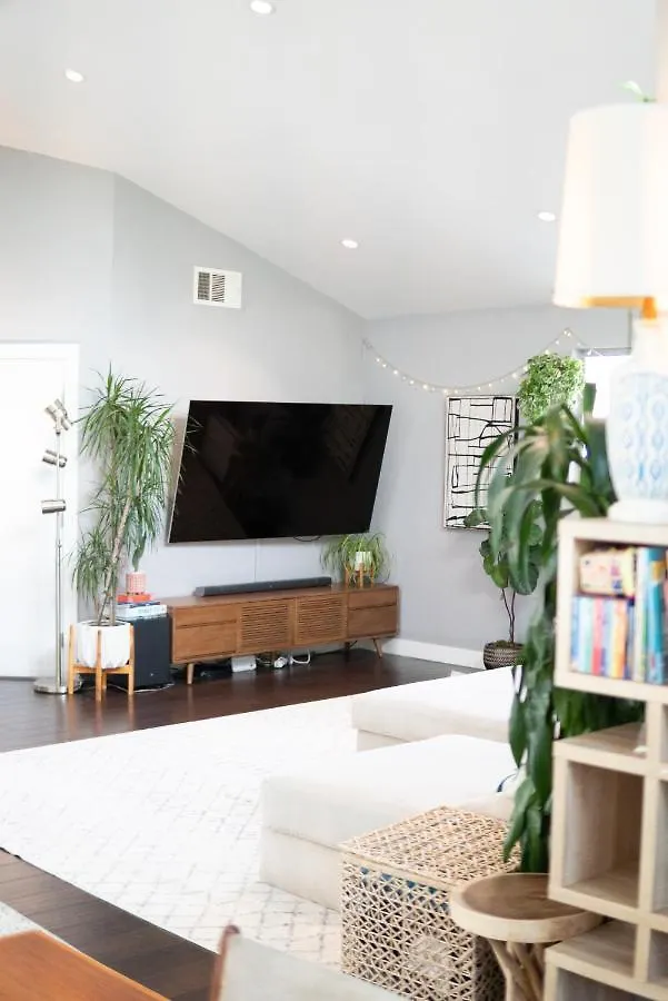 Large House With Jacuzzi, Backyard & Ping Pong Holiday home San Diego