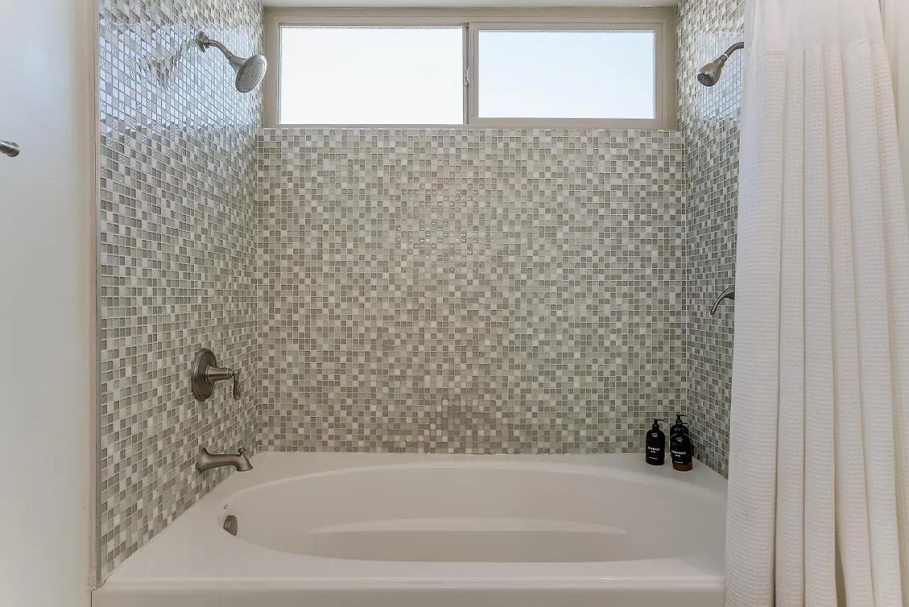 Stunning South Mission - Ac, Private Patio, Grill And Garage! San Diego