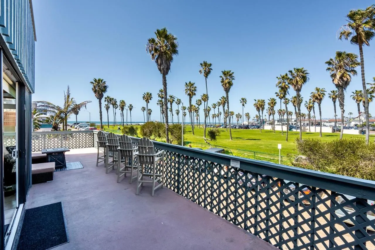 Belmont Ocean Views - Massive Private Deck, Grill & Parking *