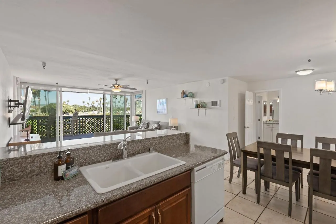 Belmont Ocean Views - Massive Private Deck, Grill & Parking *