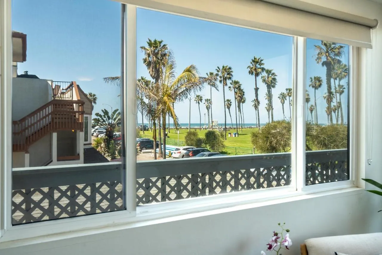 Belmont Ocean Views - Massive Private Deck, Grill & Parking Holiday home