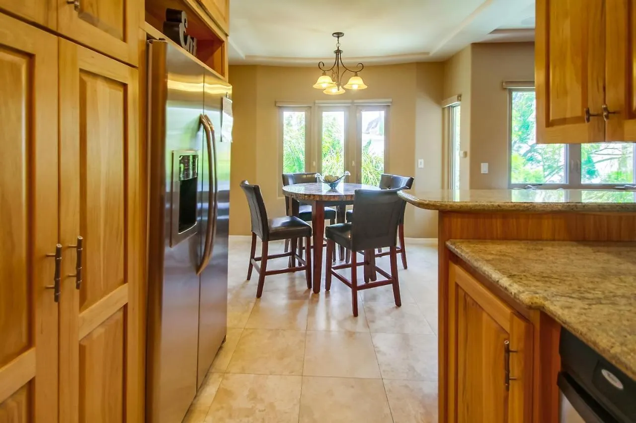 Rooftop Paradise W Private Patio, Garage & Ac بيت للعطل