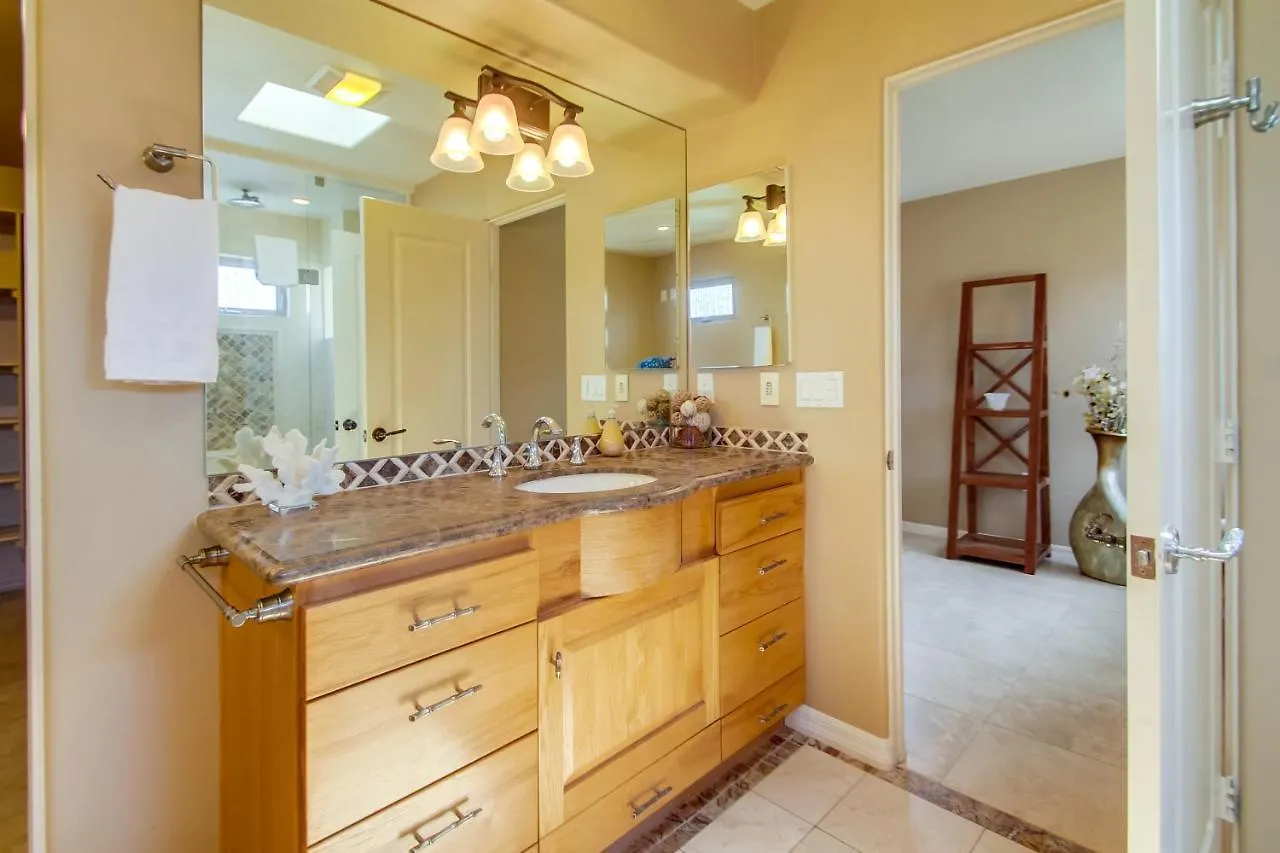 Rooftop Paradise W Private Patio, Garage & Ac بيت للعطل *