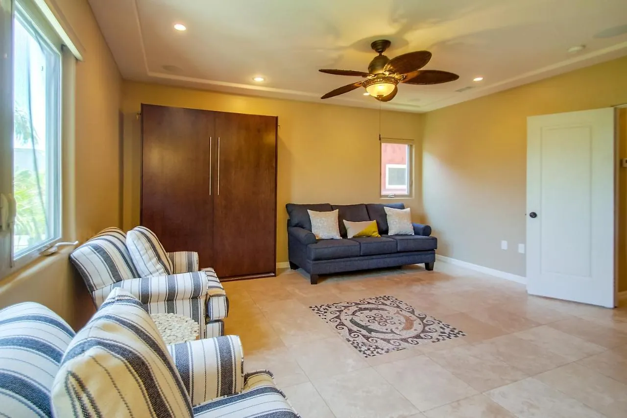 Rooftop Paradise W Private Patio, Garage & Ac بيت للعطل
