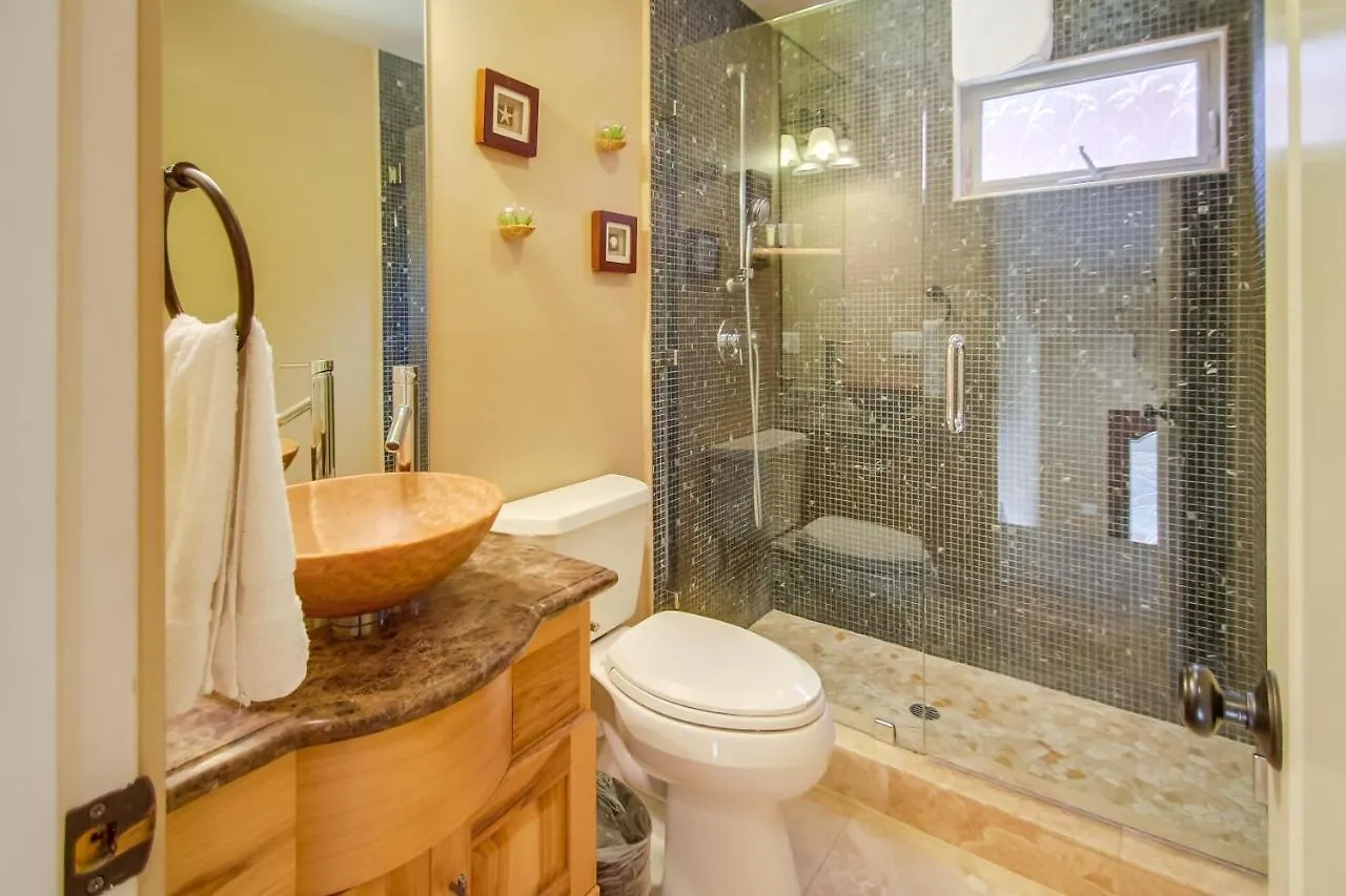 بيت للعطل Rooftop Paradise W Private Patio, Garage & Ac *