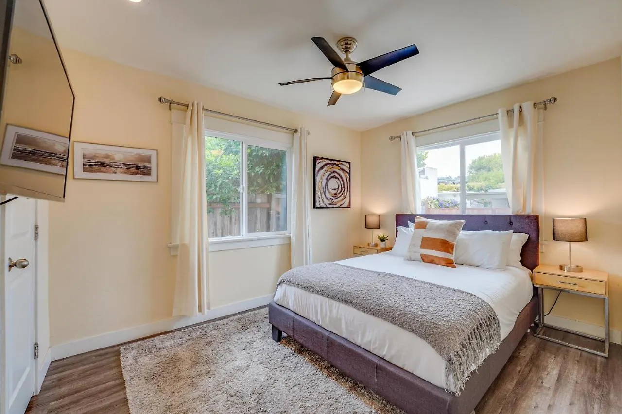 La Jolla Oasis - Pet Friendly, Large Backyard, Walk2beach & Location! Semesterbostad