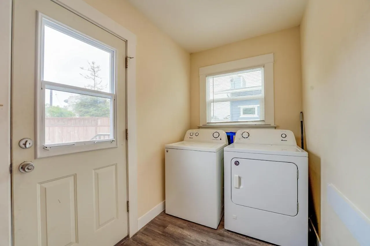 La Jolla Oasis - Pet Friendly, Large Backyard, Walk2beach & Location! *