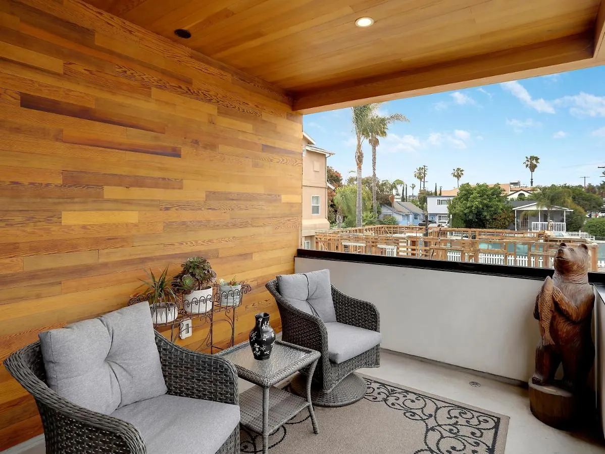 Holiday home Luxury Dream - Massive Rooftop Patio, Zen Garden, Ac & Fast Wifi! *