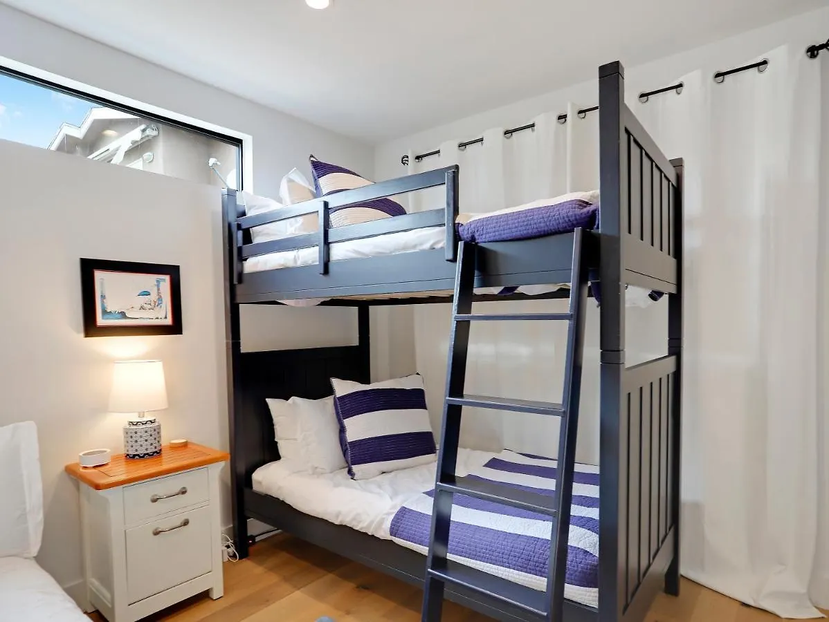 Holiday home Luxury Dream - Massive Rooftop Patio, Zen Garden, Ac & Fast Wifi!