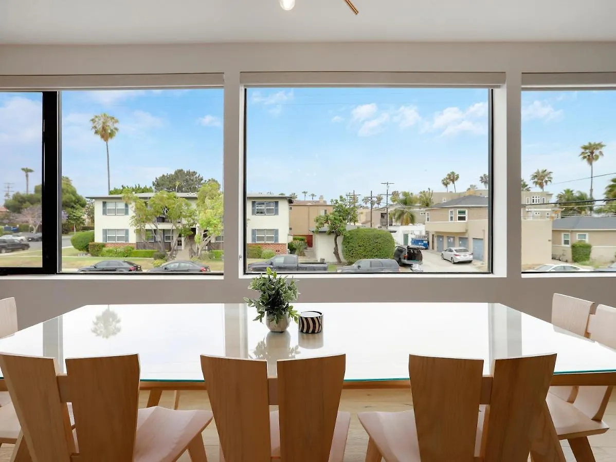 Holiday home Luxury Dream - Massive Rooftop Patio, Zen Garden, Ac & Fast Wifi!