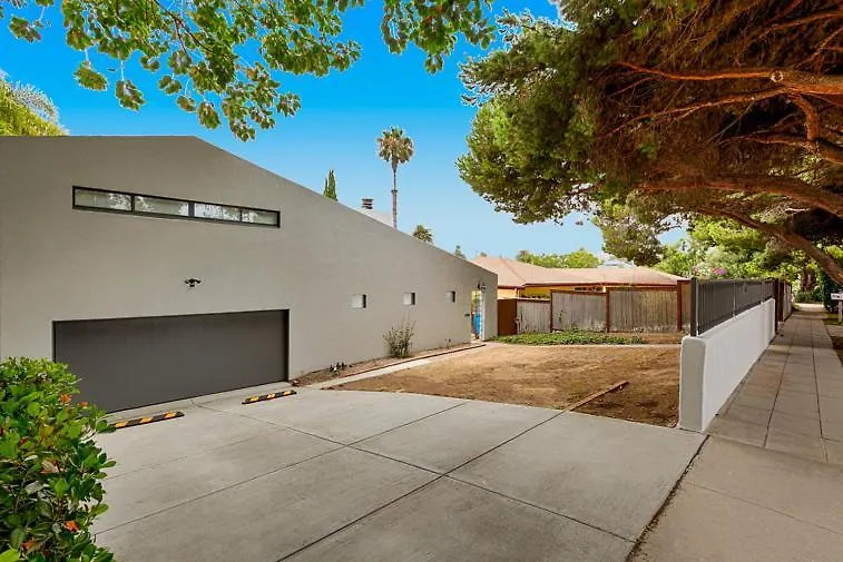 Shores Perfection - Spa, Ac, Pet Friendly, Parking, Fire Pit & Massive Private Yard! Ferienhaus *