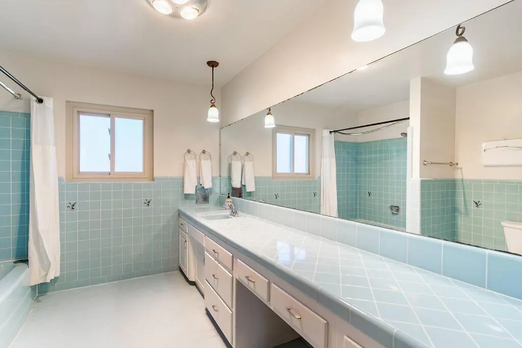 Casa Flora -2br- Free Parking In Little Italy! Daire *