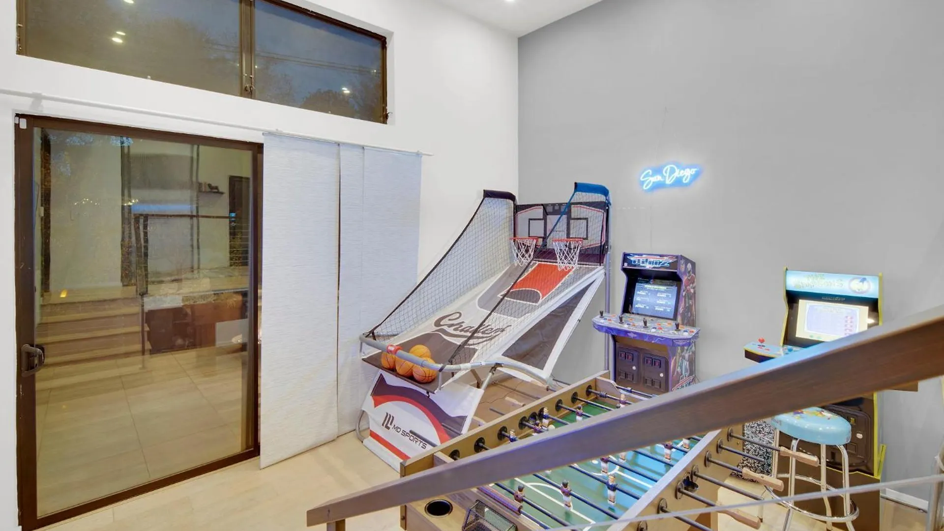 New! Luxury 5br, W/arcade, Sauna, Views, Fire Pit! Vakantiehuis *