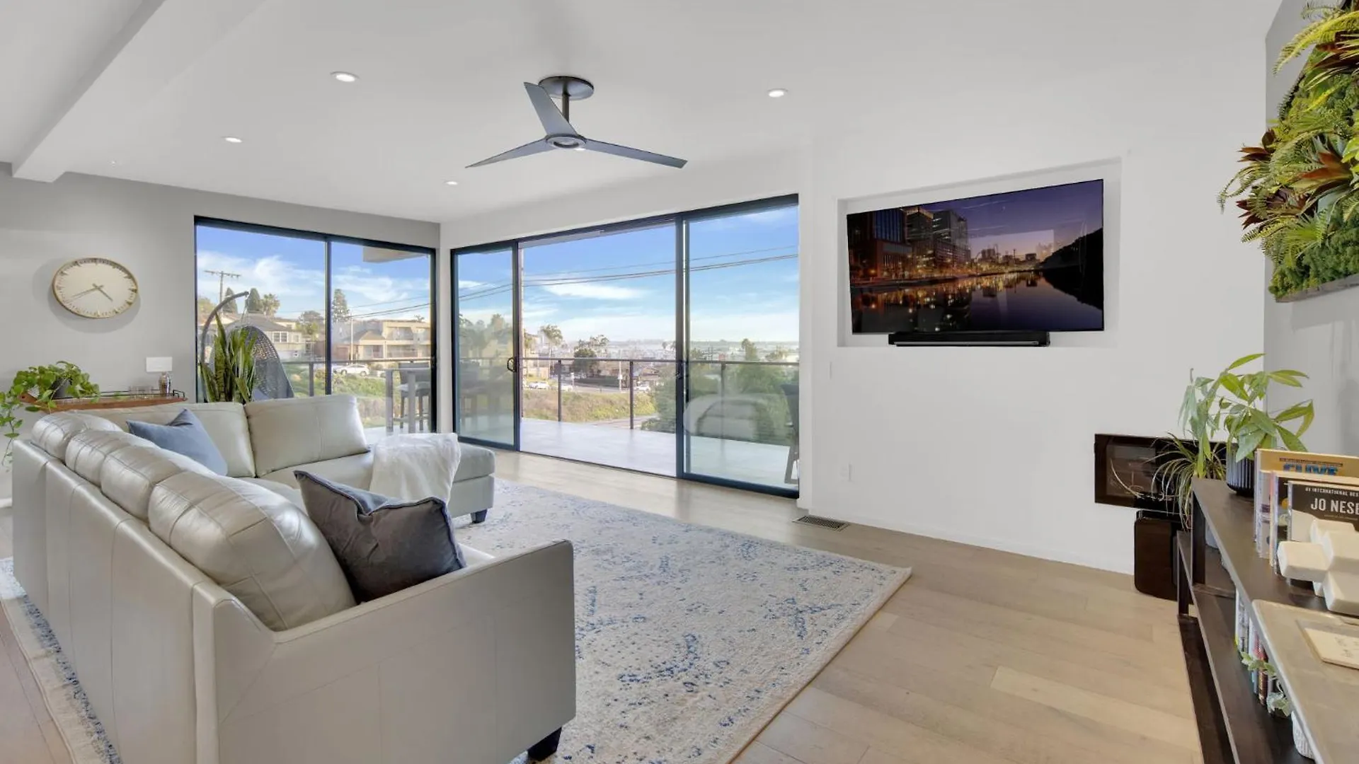 New! Luxury 5br, W/arcade, Sauna, Views, Fire Pit! * San Diego