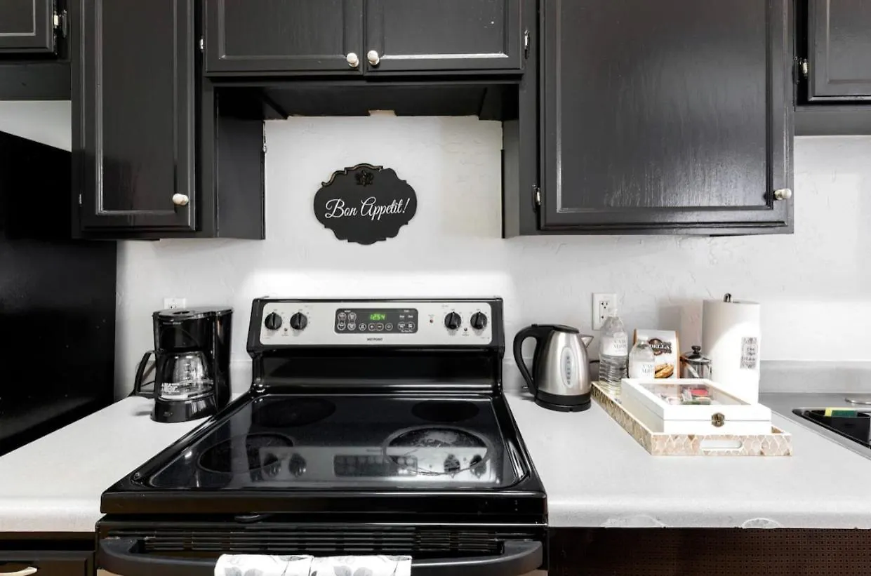 Gaslamp 2bdrm1ba - W Parking & 4 Beds #304 *