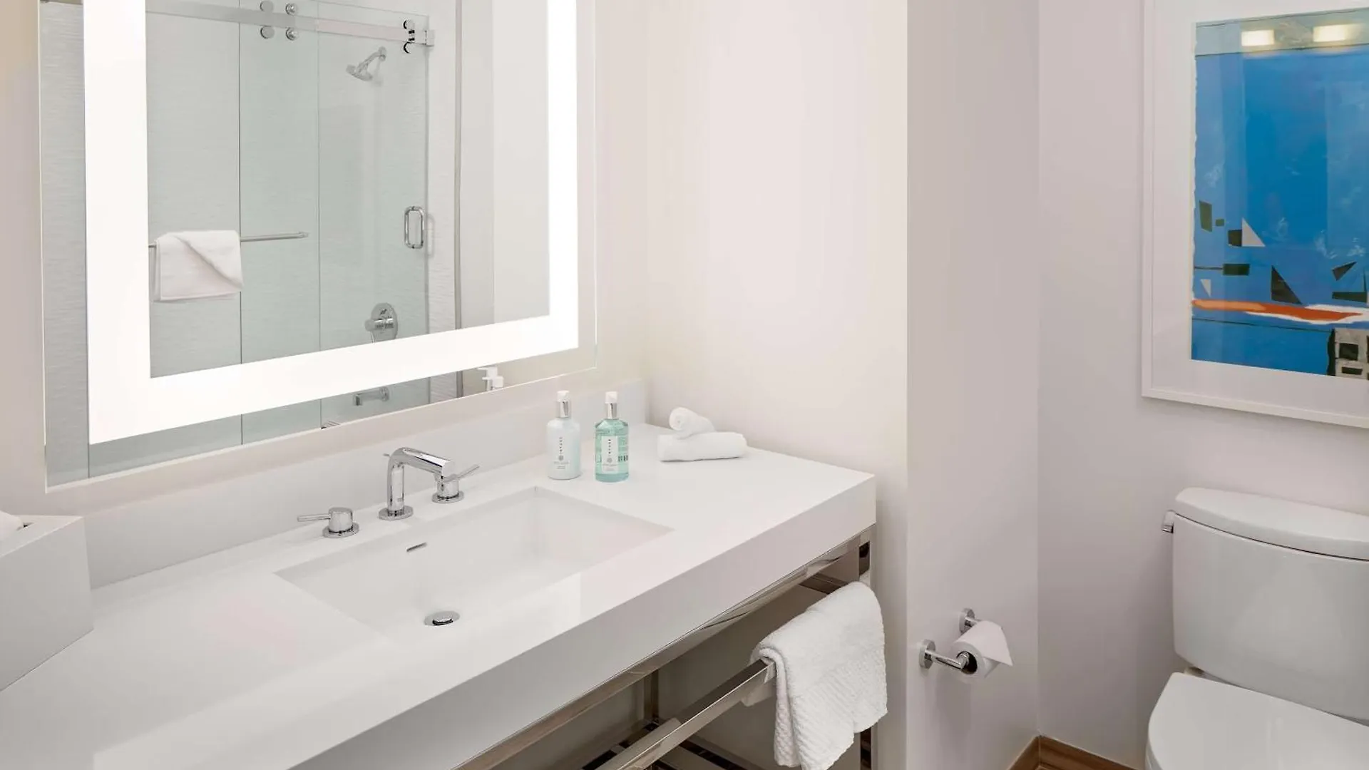 Embassy By Hilton Bay Downtown 3*