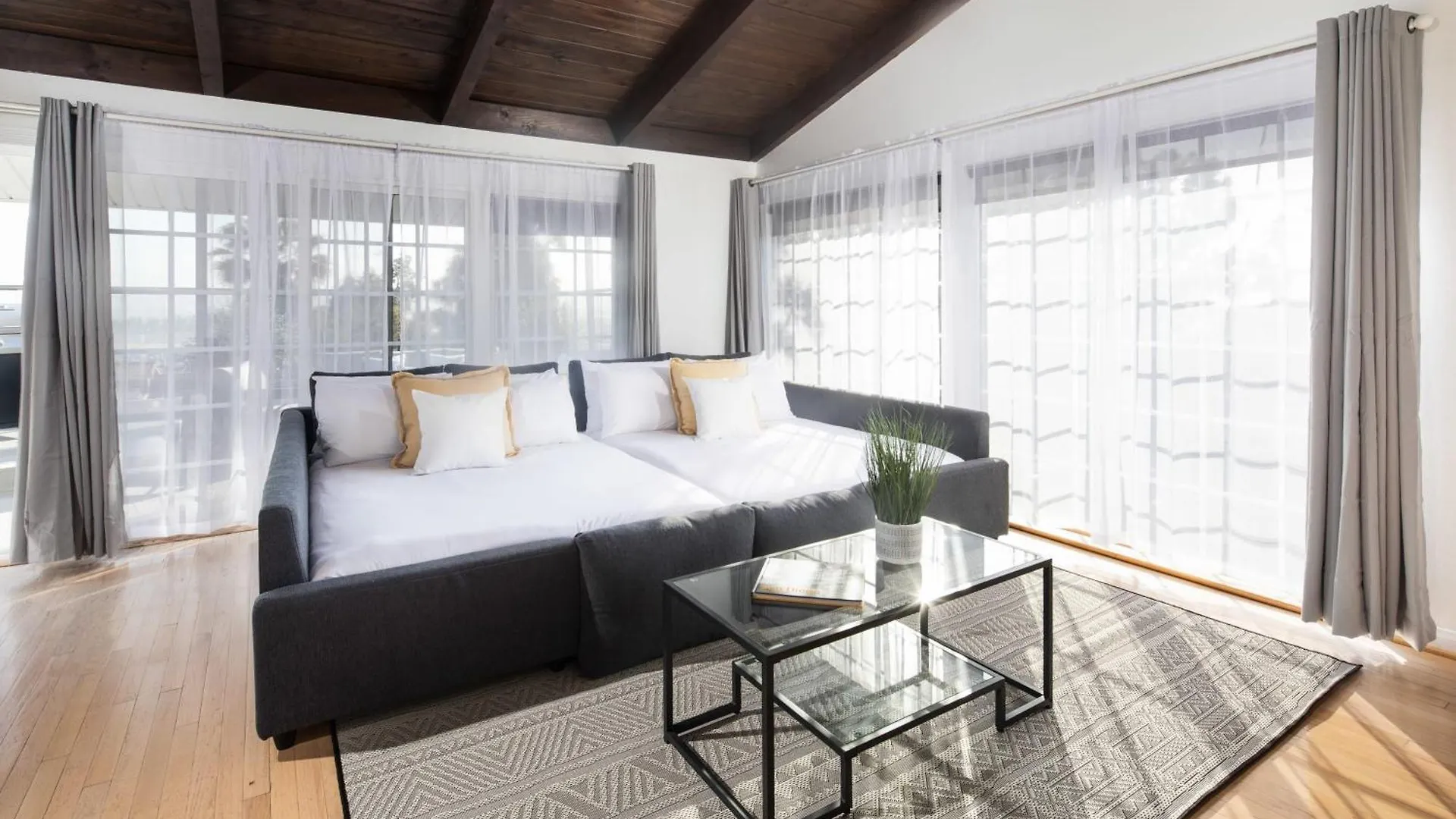 Hébergement de vacances 4 Bedroom 2 Bath With Ocean View Hot Tub Parking