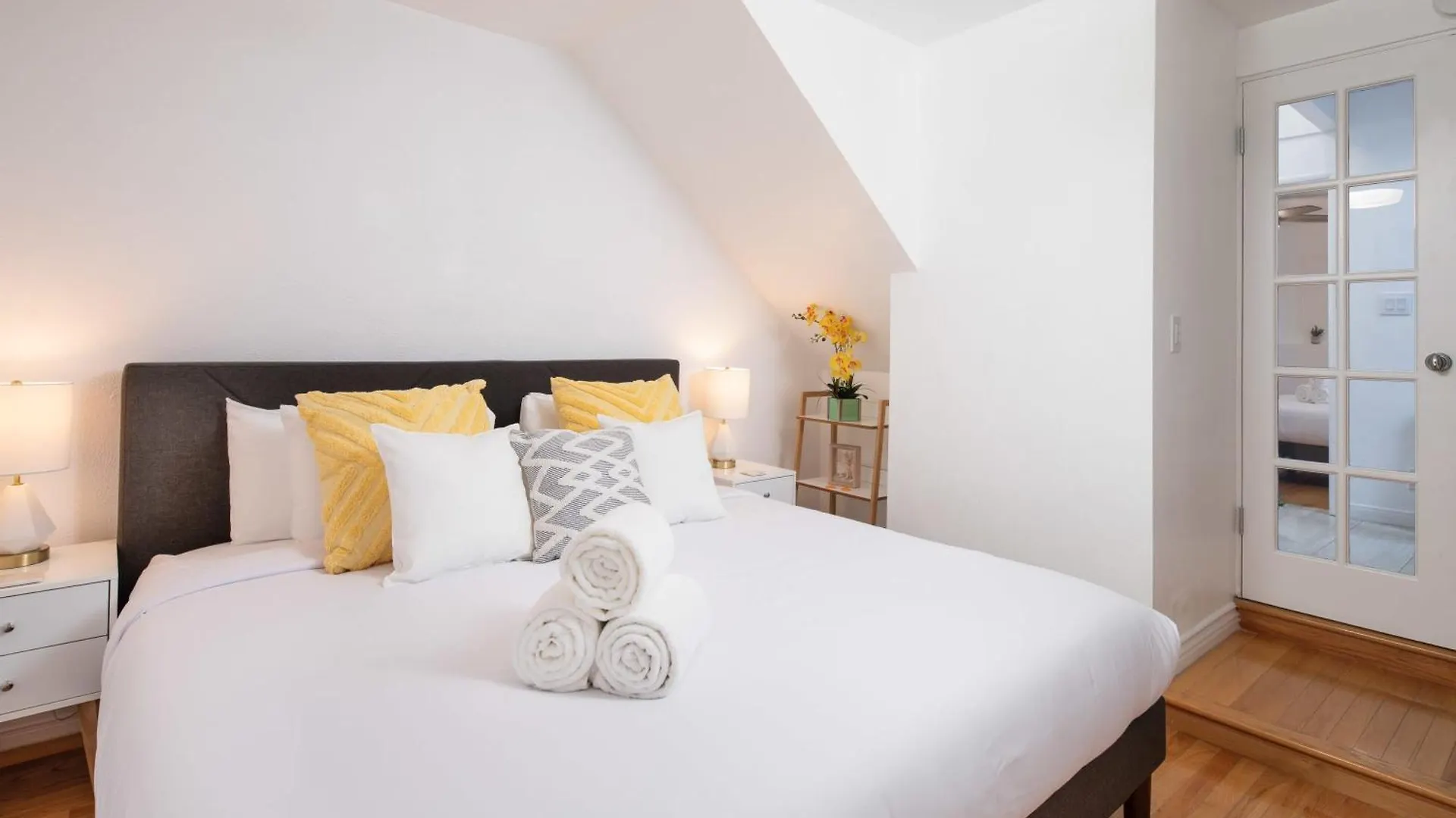 Hébergement de vacances 4 Bedroom 2 Bath With Ocean View Hot Tub Parking