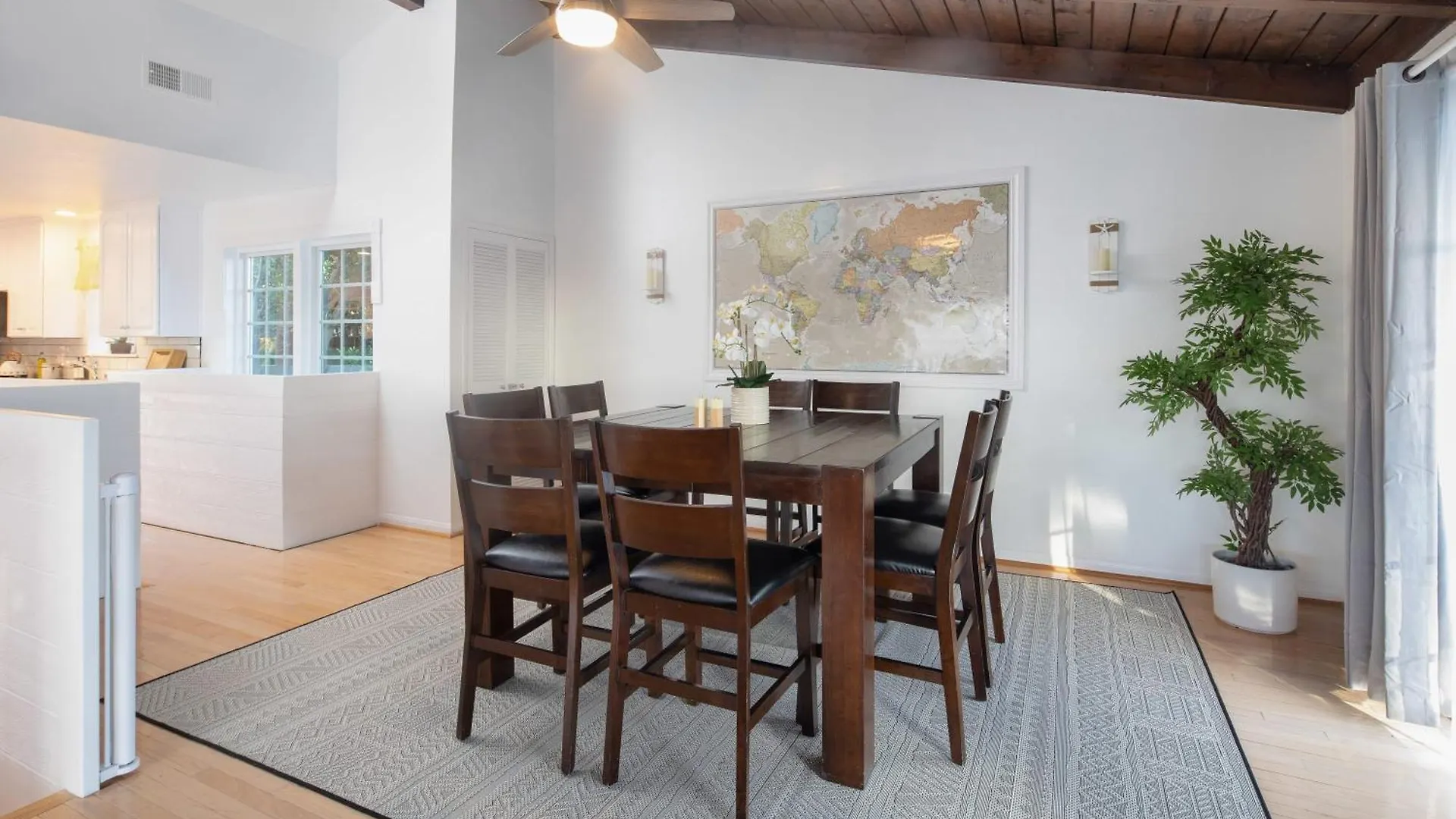 Hébergement de vacances 4 Bedroom 2 Bath With Ocean View Hot Tub Parking *