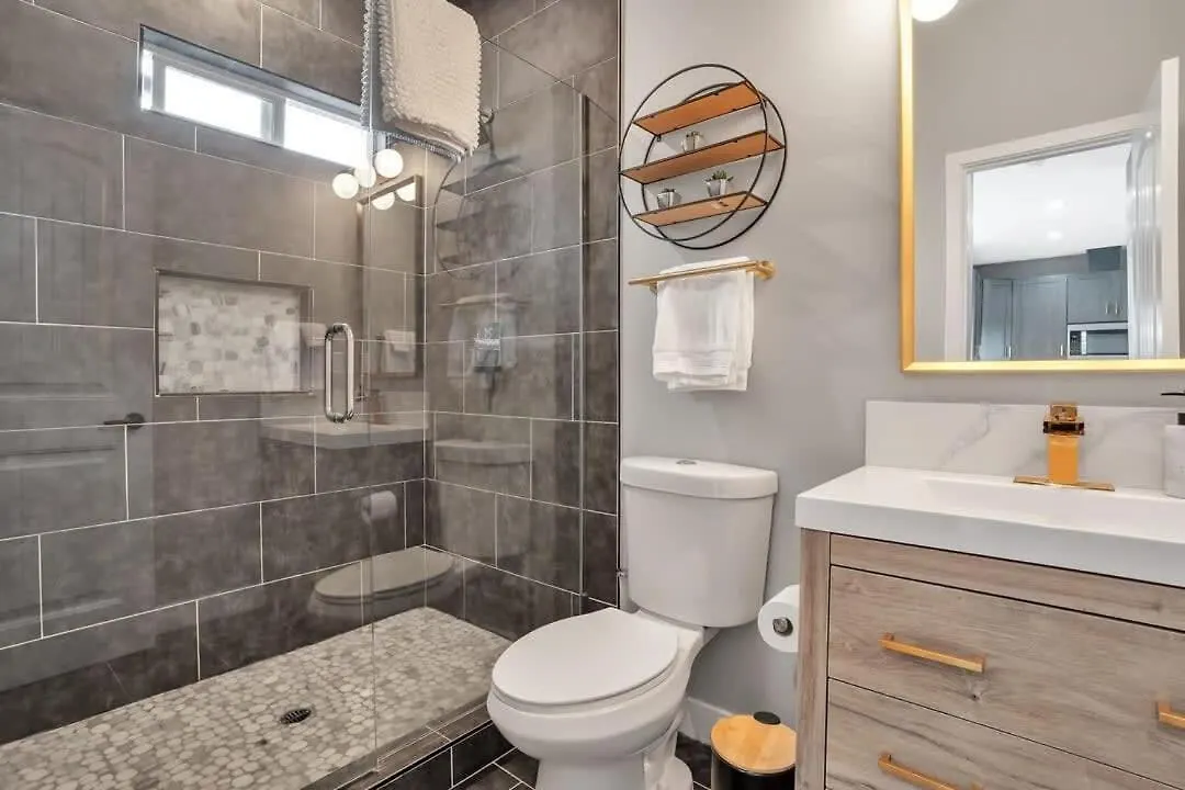 Professionals-restaurants-fastwifi-a C-desk- Pets * San Diego