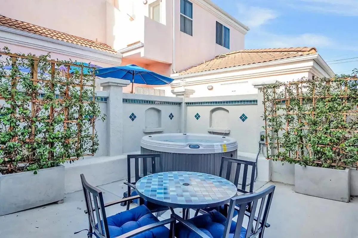 Ocean View Gem With Rooftop Deck And Hot Tub 샌디에이고