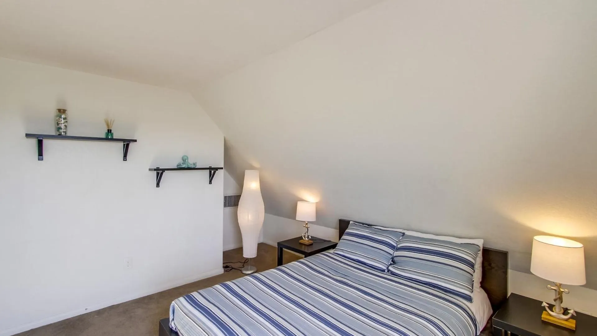 Massive With Ocean View & Amazing Rooftop Holiday home *