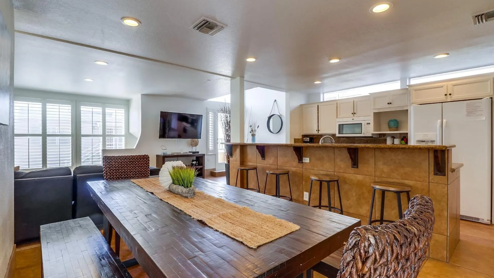 Massive With Ocean View & Amazing Rooftop Holiday home