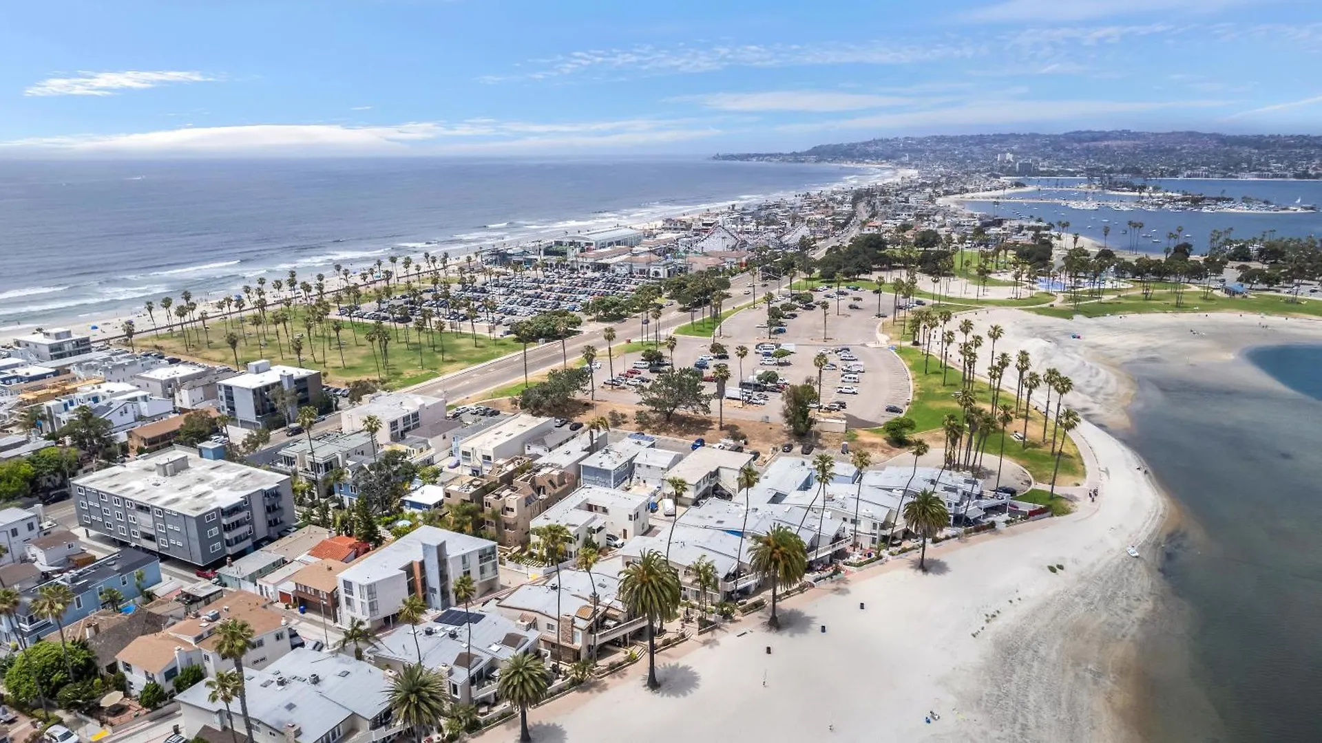 Holiday home Highly Rated Beach! 3bd 2ba Ac Luxury King Beds!