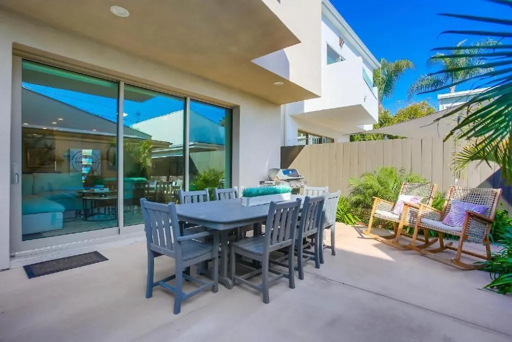 Holiday home Ocean-view Blocks To With Private Hot Tub & Rooftop Deck San Diego